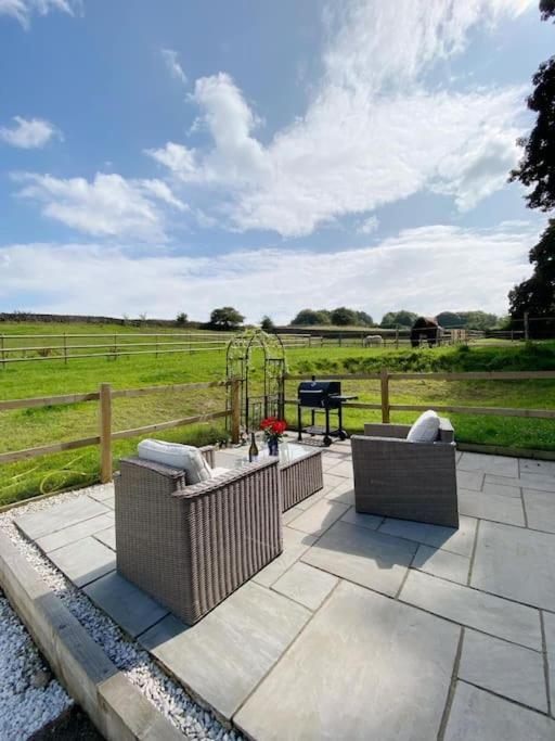 Luxury Detached Peak District Stone Barn - Dog Friendly Villa Hazelwood Exterior photo